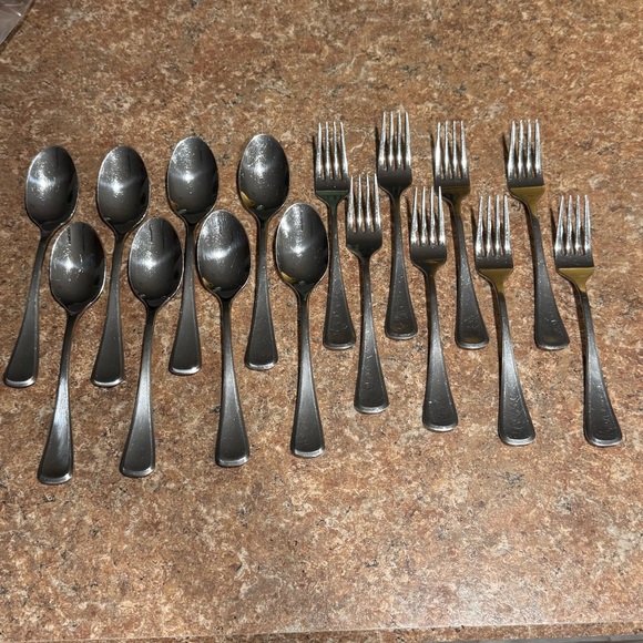 Mikasa Flatware 8 Soup Spoons & 8 Dinner Forks Silverware Set Of 16